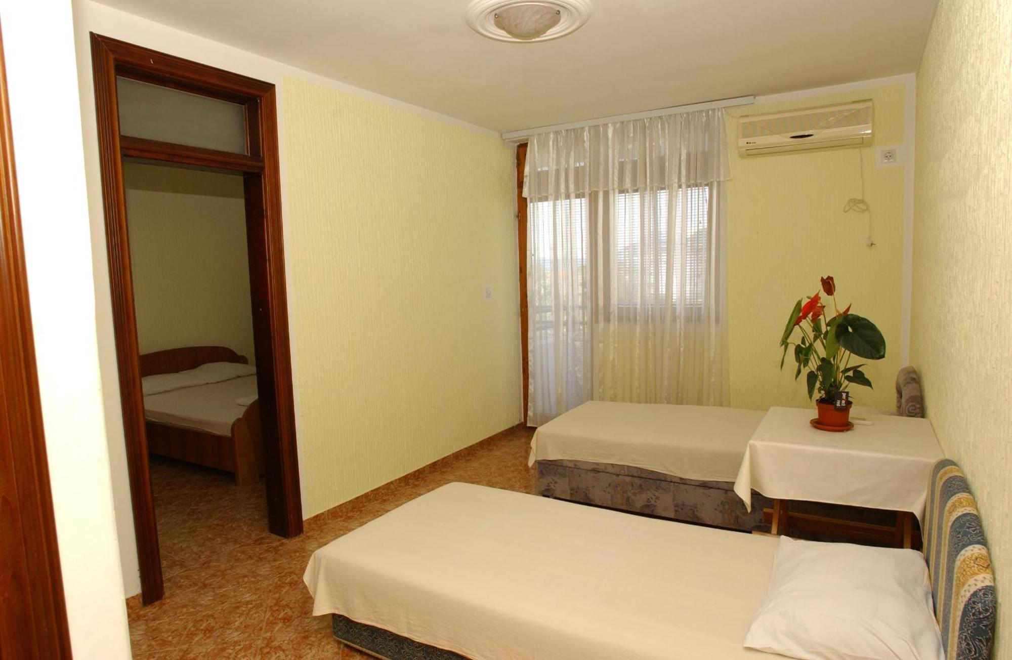 Rooms & Apartments Anka Bar Exterior photo